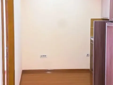 Izdavanje, poslovni prostor, 42m², Centar, Podgorica - image 4