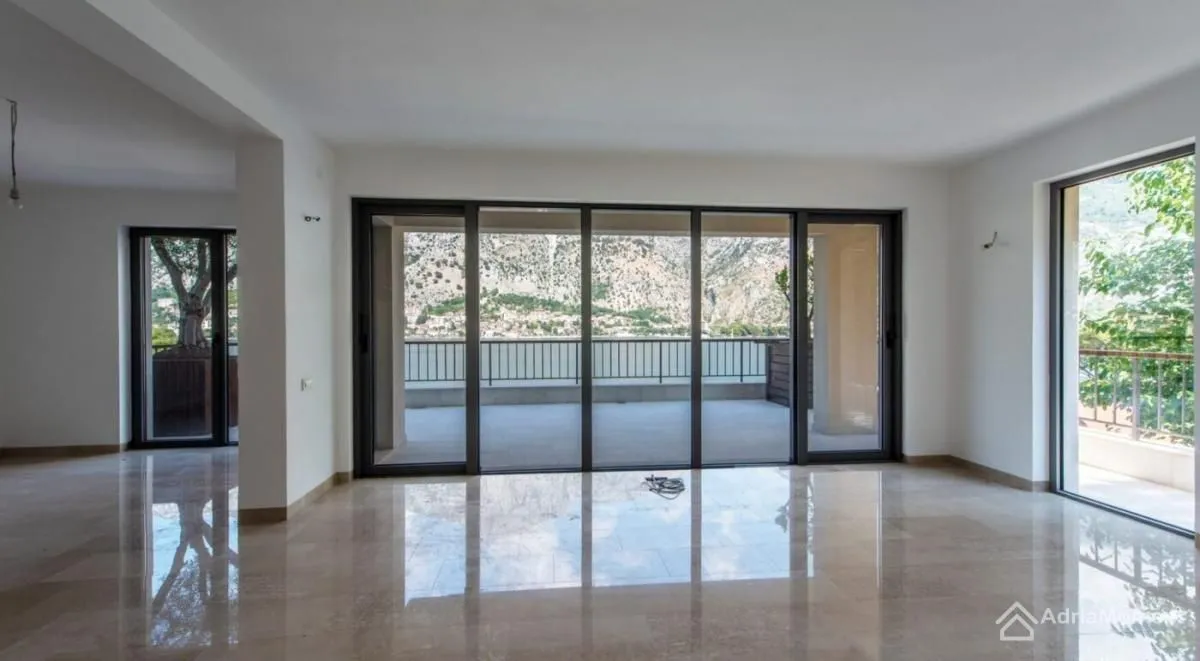 Sale, two bedroom apartment, 160m², Prčanj, Kotor