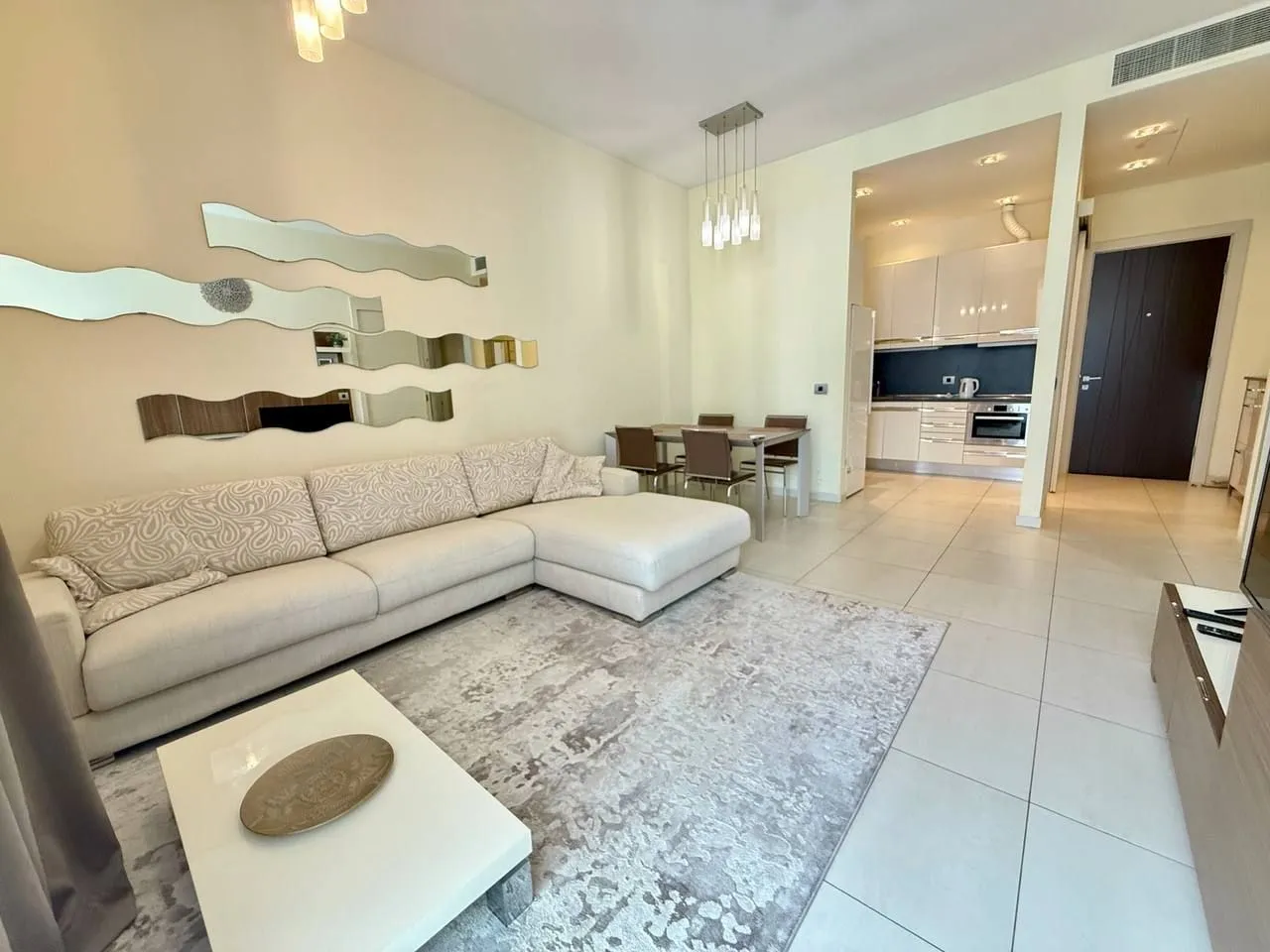 Izdavanje, jednosoban stan, 70m², Centar, Budva