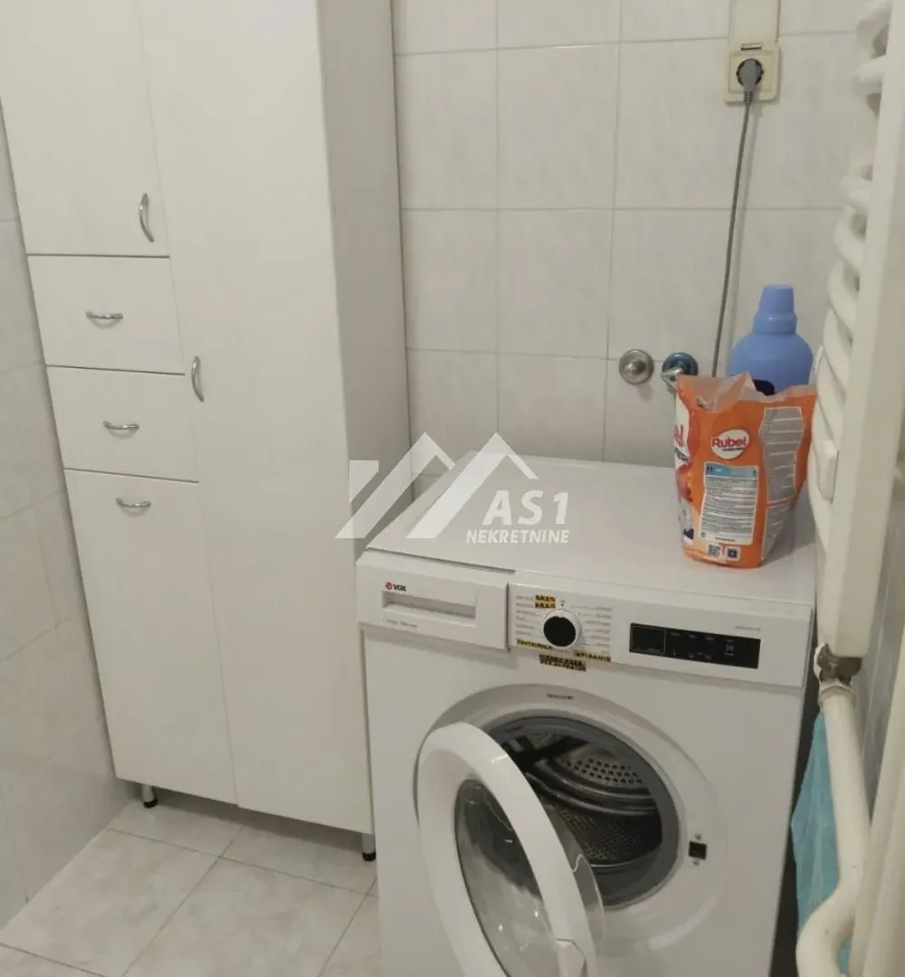 Izdavanje, trosoban stan, 100m², Spens, Novi Sad Sve Podlokacije