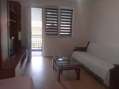 Rent, one bedroom apartment, 35m², Cetinje, Crna Gora - image 2