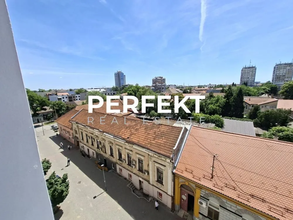 Prodaja, trosoban stan, 79m², Centar, Pančevo