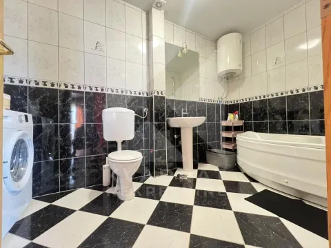 Izdavanje, dvosoban stan, 90m², Tološi, Podgorica - image 10