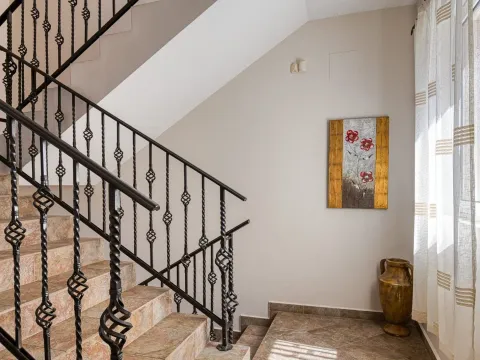 Prodaja, kuća, 400m², Bečići, Budva - image 17