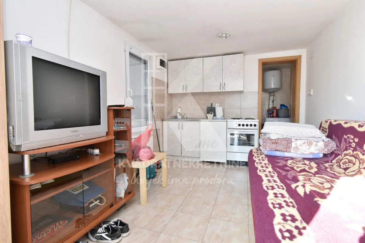 Prodaja, kuća, 500m², Tološi, Podgorica