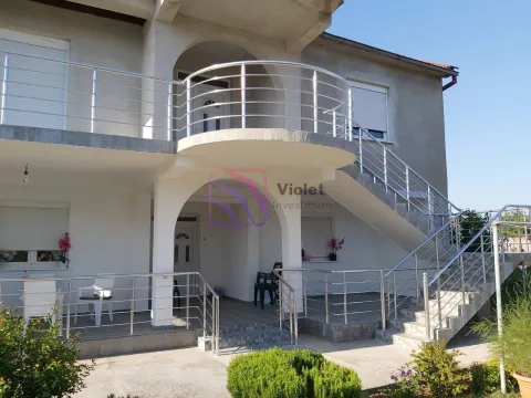 Rent, two bedroom apartment, 130m², Tološi, Podgorica - image 2
