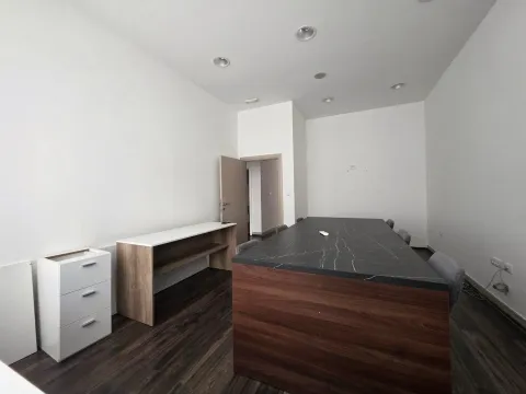 Rent, office space, 105m², City Kvart, Podgorica - image 3