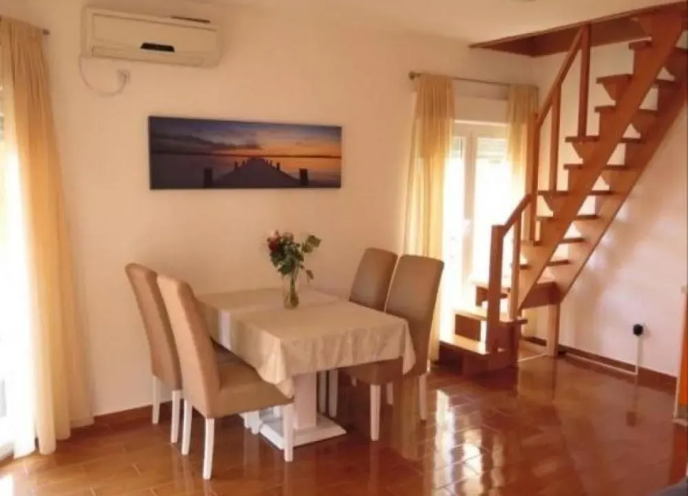 Rent, one bedroom apartment, 68m², Petrovac, Budva