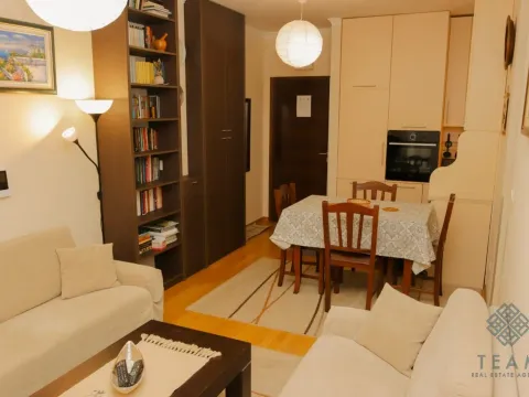 Izdavanje, dvosoban stan, 50m², Centar, Budva - image 4