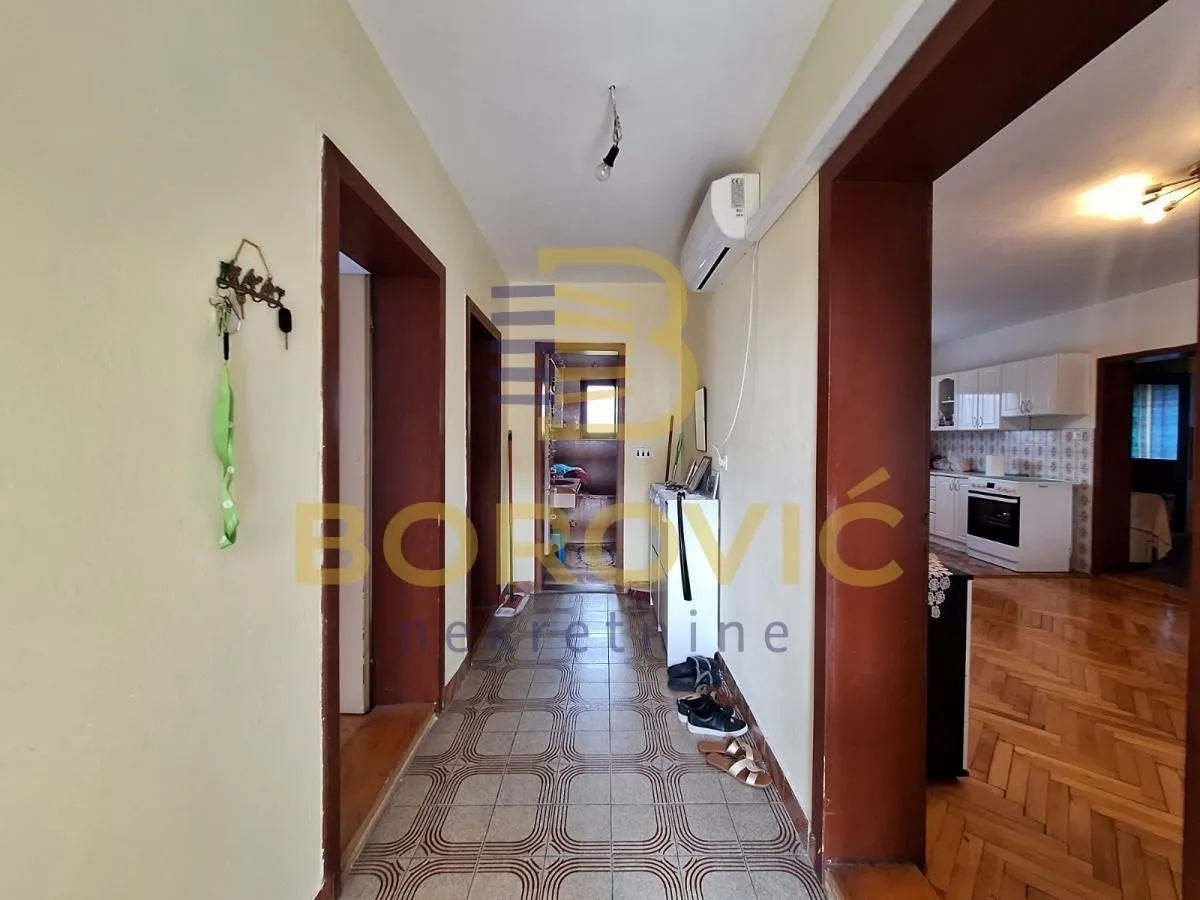 Prodaja, kuća, 202m², Surčin, Beograd