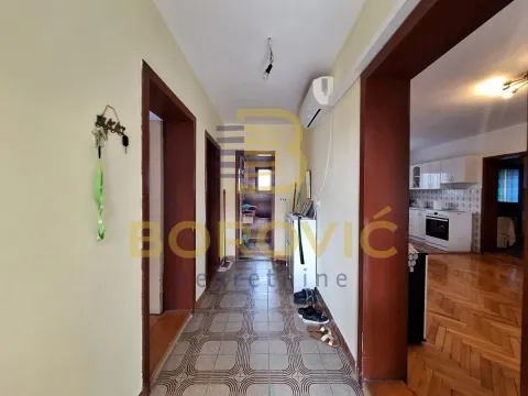 Prodaja, kuća, 202m², Surčin, Beograd - image 12