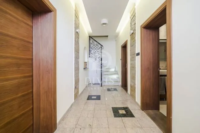 Sale, house, 274m², Partizanov Stadion, Beograd