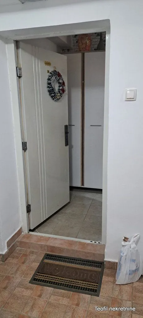 Prodaja, trosoban stan, 60m², Novi Sad, Srbija