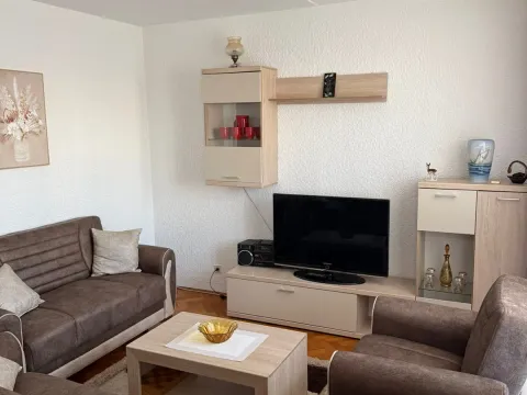 Izdavanje, dvosoban stan, 70m², Preko Morače, Podgorica - image 3