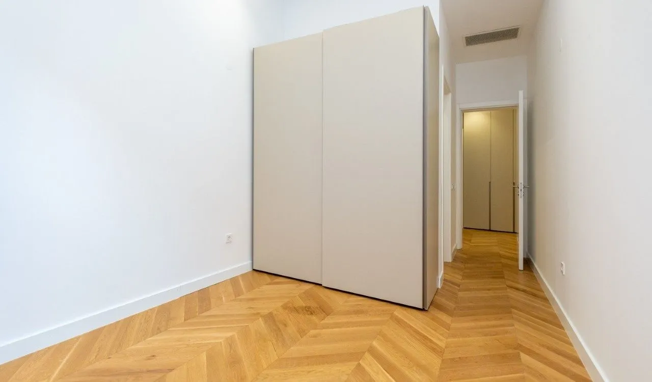 Izdavanje, trosoban stan, 205m², Podgorica, Crna Gora