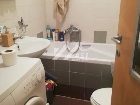 Izdavanje, trosoban stan, 60m², Centar, Novi Sad - image 4