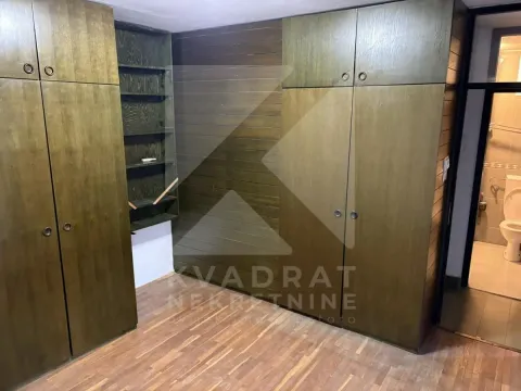 Izdavanje, trosoban stan, 75m², Blok 5, Podgorica - image 4