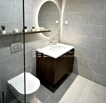 Modernly equipped bathroom with a washbasin, mirror, and toilet. - image 13