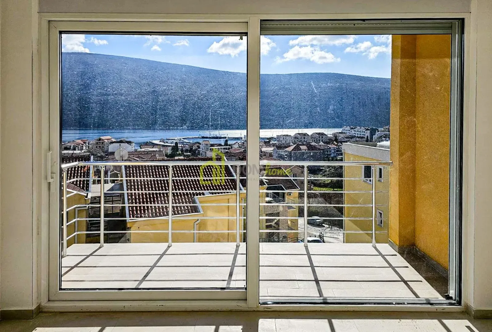 Prodaja, dvosoban stan, 70m², Đenovići, Herceg Novi
