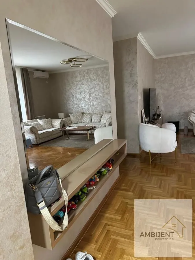 Prodaja, trosoban stan, 84m², Centar, Stara Pazova