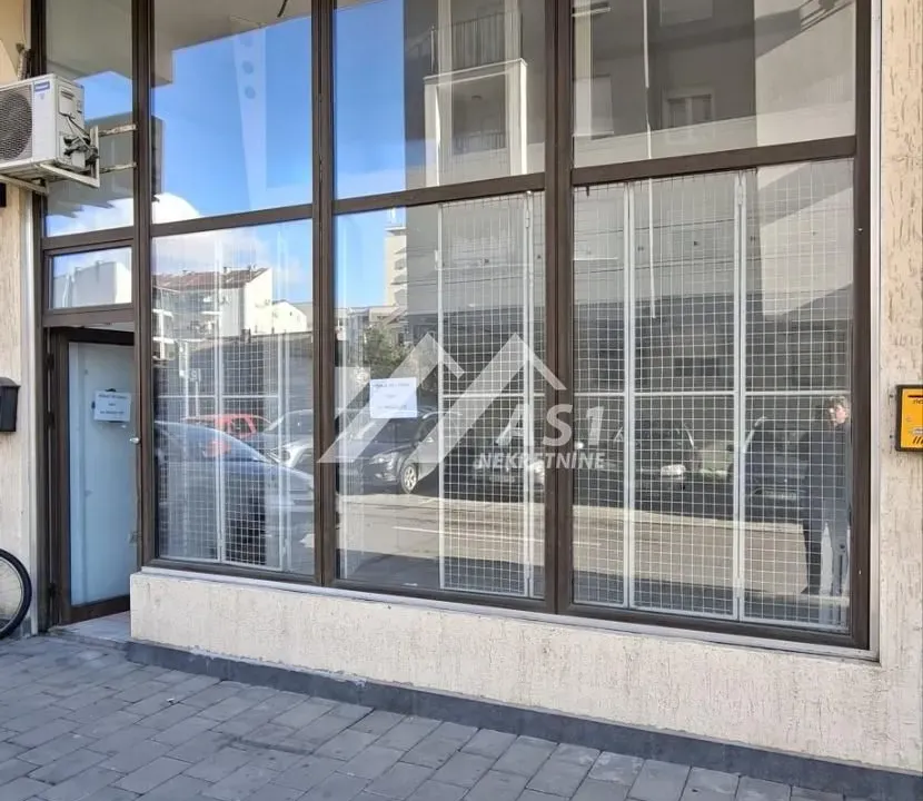 Izdavanje, poslovni prostor, 52m², Grbavica, Novi Sad Sve Podlokacije