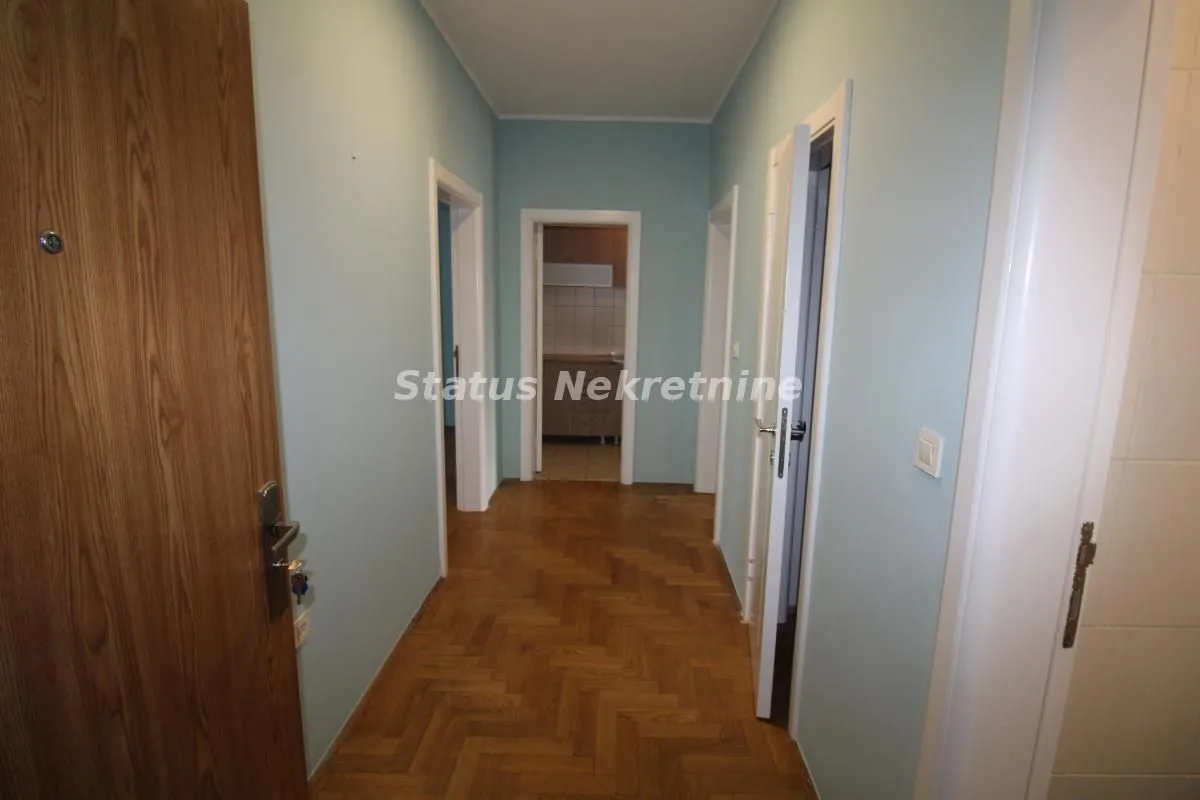 Prodaja, trosoban stan, 78m², Centar, Novi Sad
