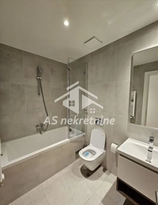 Izdavanje, četvorosoban stan, 111m², Savski Venac, Beograd