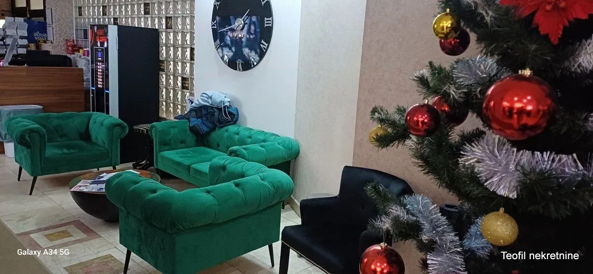 Prodaja, poslovni prostor, 1000m², Vračar, Šid