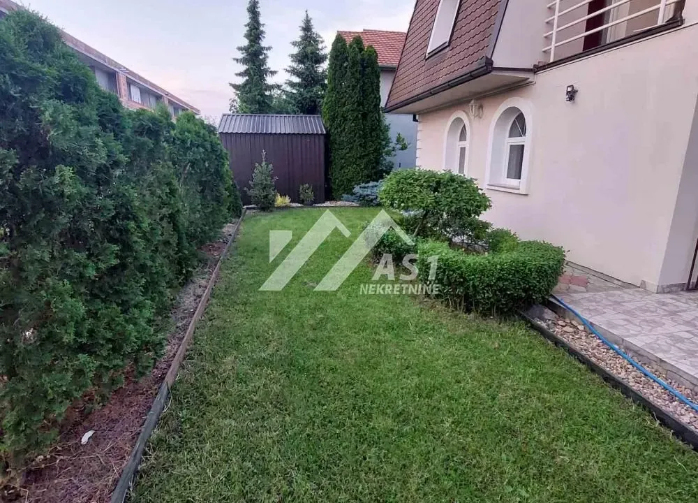 Izdavanje, kuća, 225m², Lipov gaj, Novi Sad Sve Podlokacije