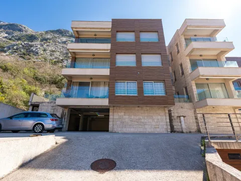 Sale, two bedroom apartment, 82m², Dobrota, Kotor - image 19