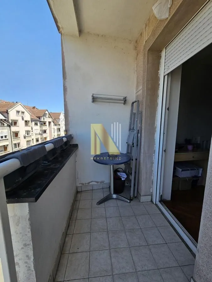 Prodaja, trosoban stan, 57m², Bulevar Oslobodjenja, Novi Sad Sve Podlokacije