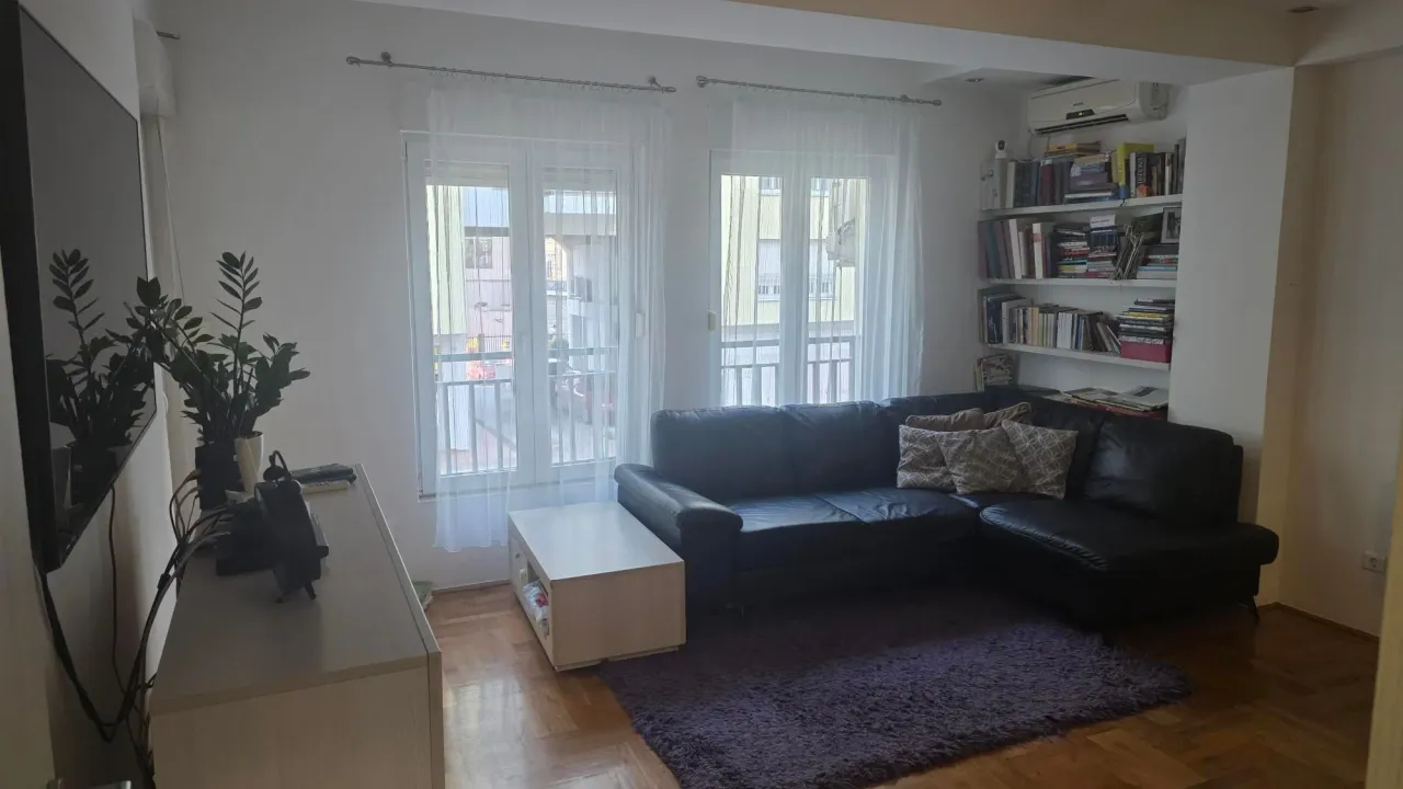 Izdavanje, dvosoban stan, 62m², Blok 9, Podgorica