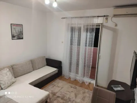 Izdavanje, garsonjera, 28m2, Krivi Most, Podgorica Izdavanje, garsonjera, 28m2, Krivi Most, Podgorica