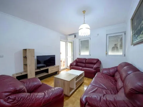 Izdavanje, dvosoban stan, 60m², Centar, Podgorica - image 2