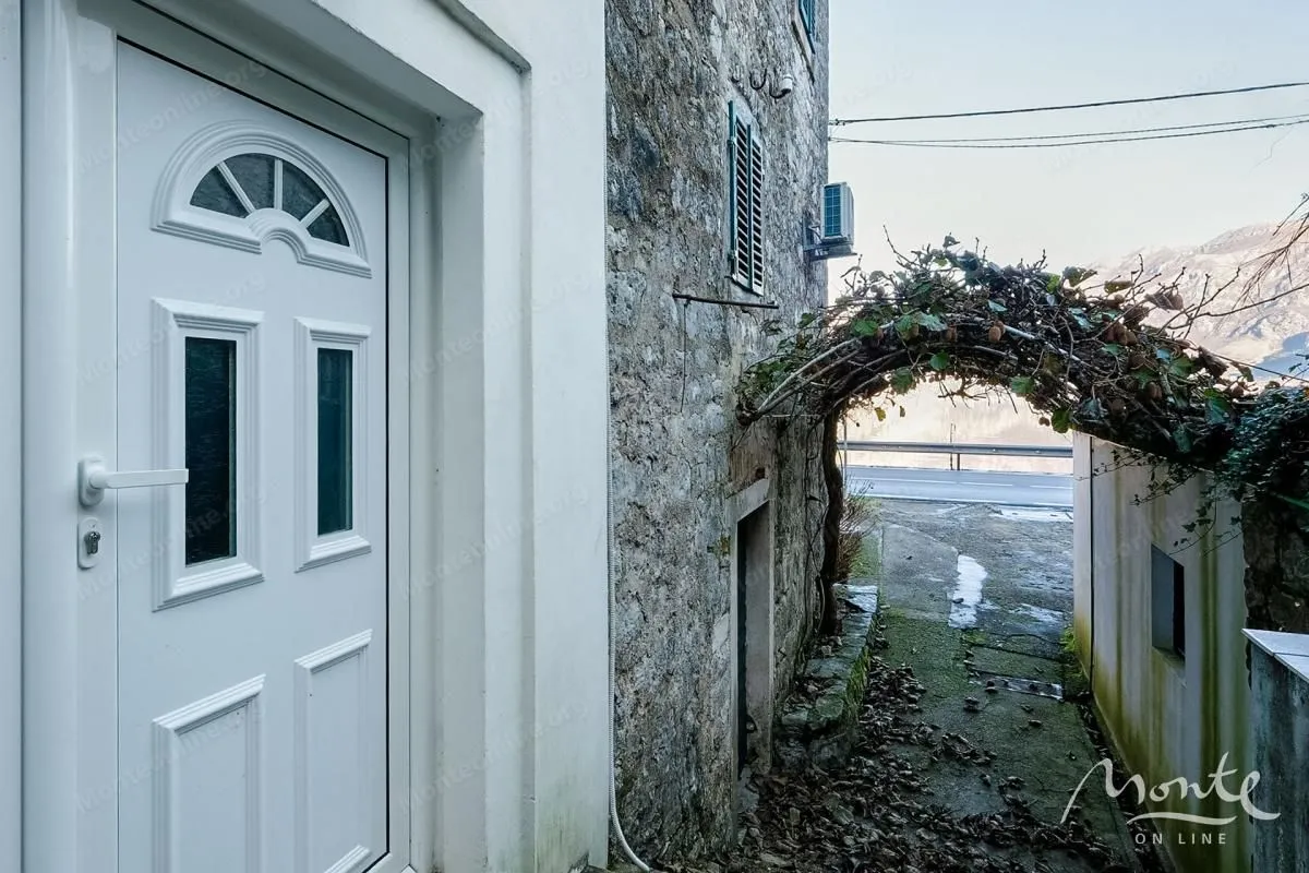 Prodaja, kuća, 333m², Kostanjica, Kotor