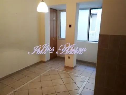 Izdavanje, četvorosoban stan, 130m², Skadarlija, Beograd - image 11