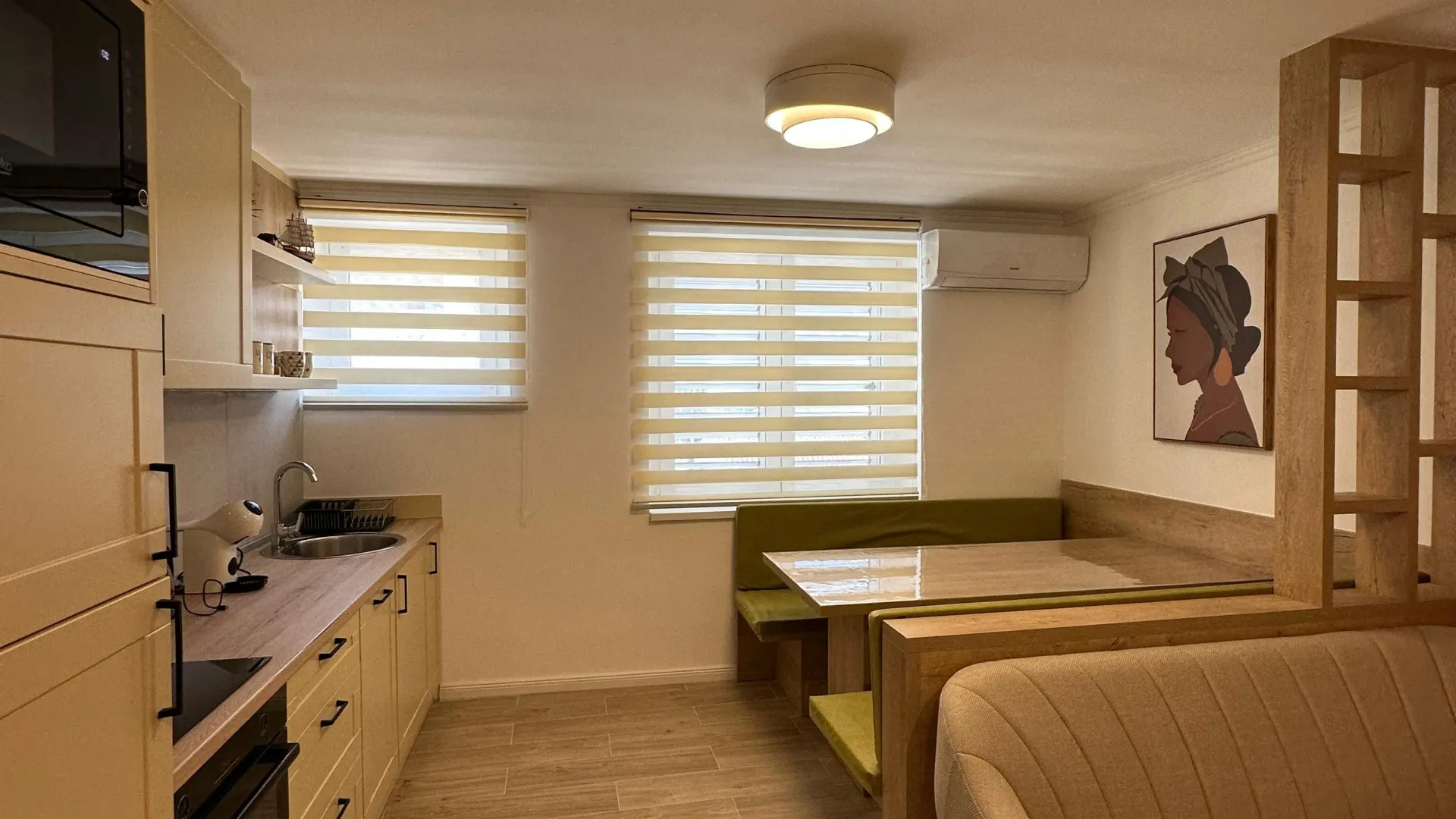 Izdavanje, dvosoban stan, 70m², Centar, Tivat