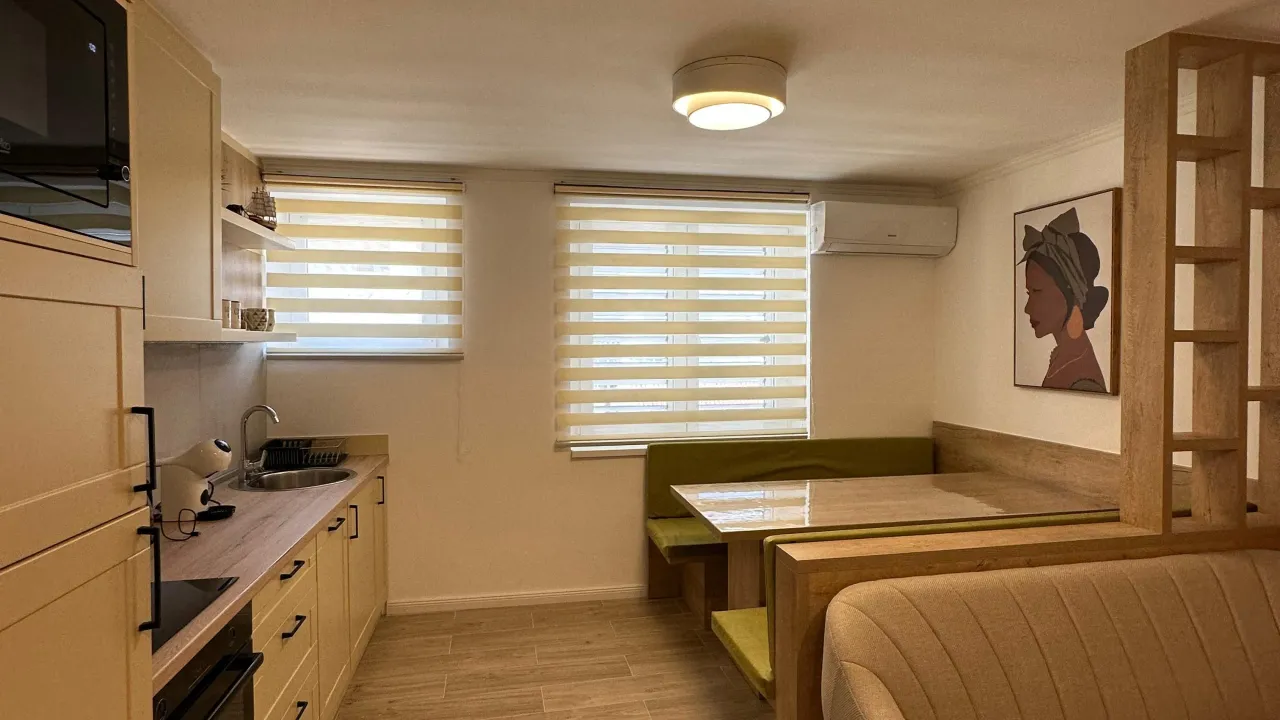 Izdavanje, dvosoban stan, 70m², Centar, Tivat