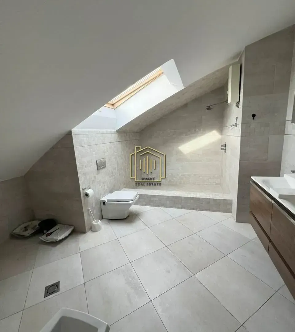 Prodaja, četvorosoban stan, 220m², Preko Morače, Podgorica