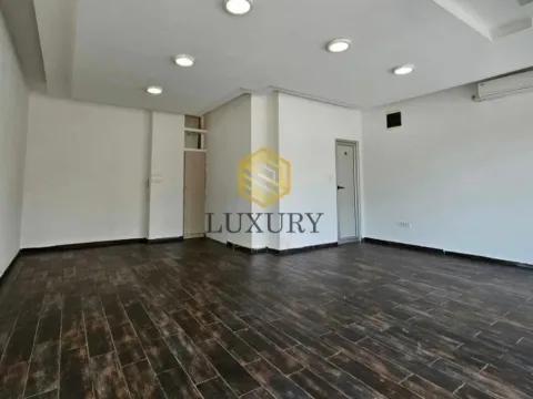 Izdavanje, poslovni prostor, 70m², Pobrežje, Podgorica - image 4