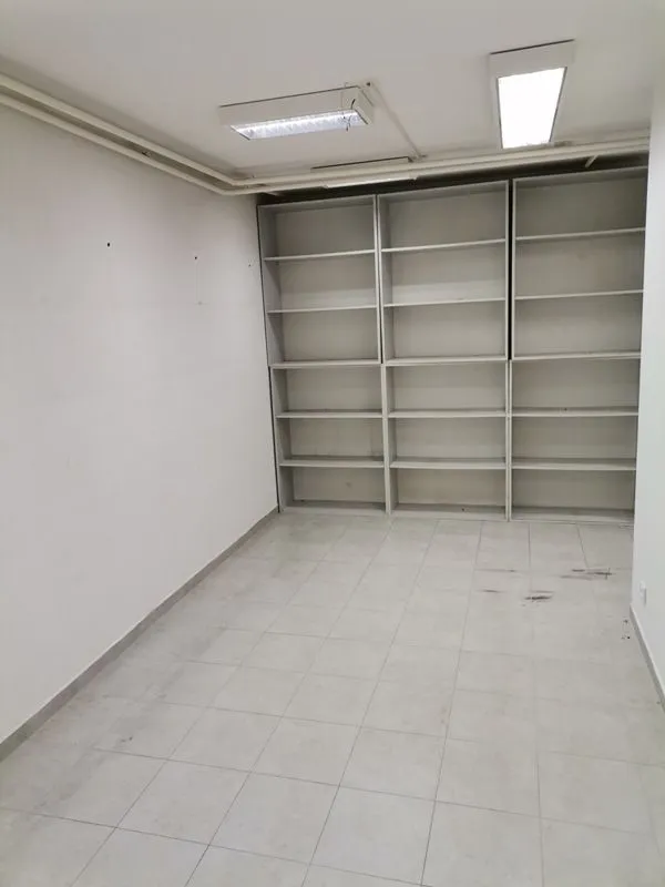 Izdavanje, poslovni prostor, 180m², Čukarica, Beograd