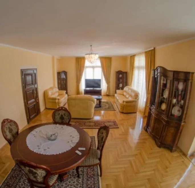  House for Short Term Rental, 485m2, Centar, Cetinje