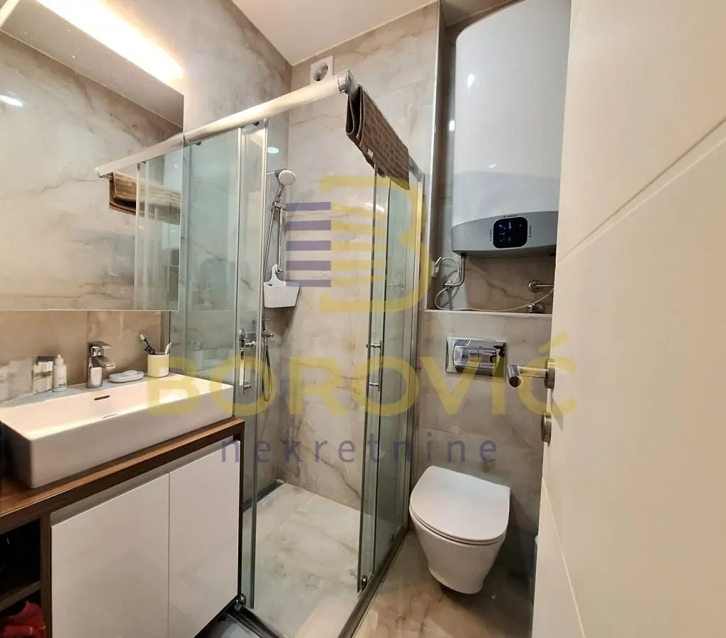 Prodaja, četvorosoban stan, 157m², Zemun Sve Podlokacije, Beograd