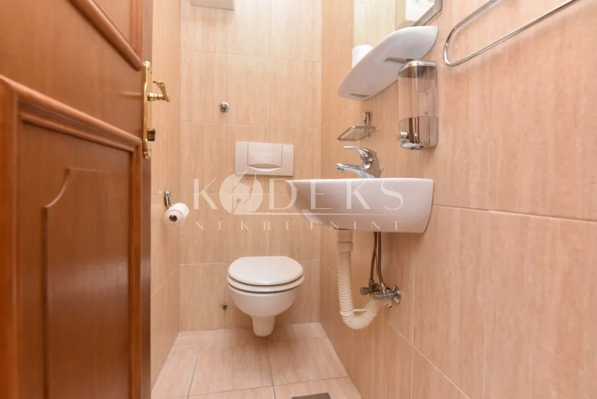 Izdavanje, dvosoban stan, 75m², Stara Varoš, Podgorica