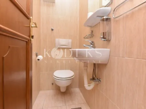 Izdavanje, dvosoban stan, 75m², Stara Varoš, Podgorica - image 36