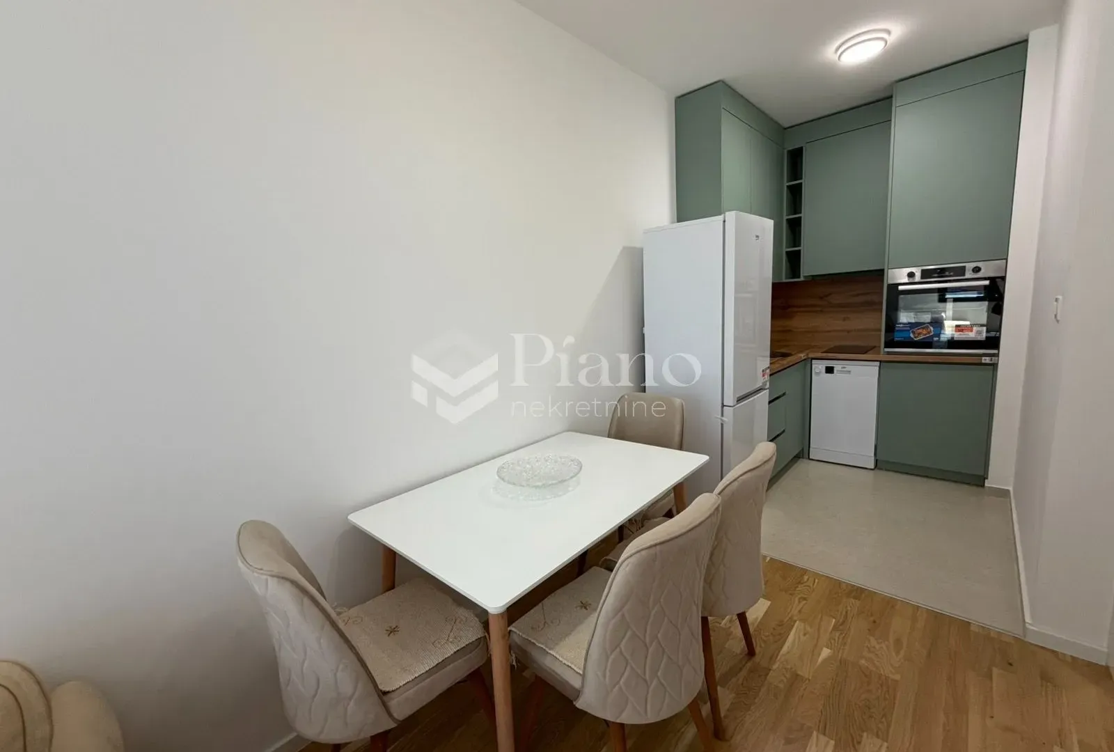 Izdavanje, jednosoban stan, 41m², Stari Aerodrom, Podgorica