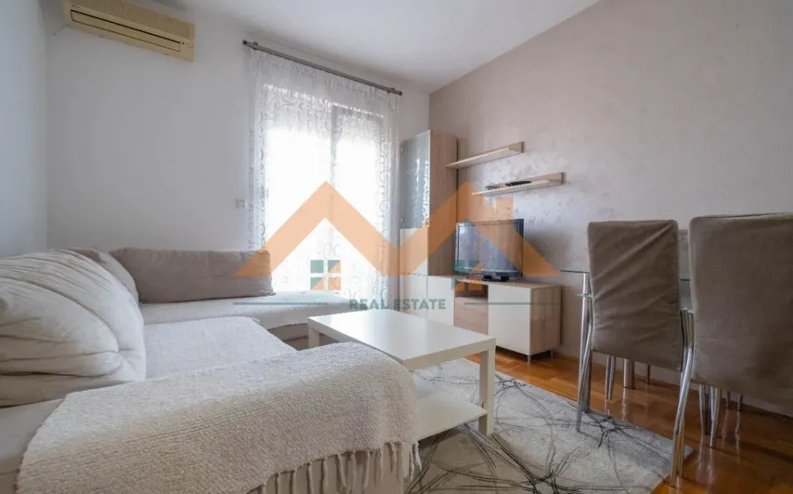 Izdavanje, jednosoban stan, 43m², Stari Aerodrom, Podgorica
