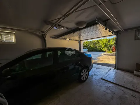 Izdavanje, kuća, 250m², Zagorič, Podgorica - image 28