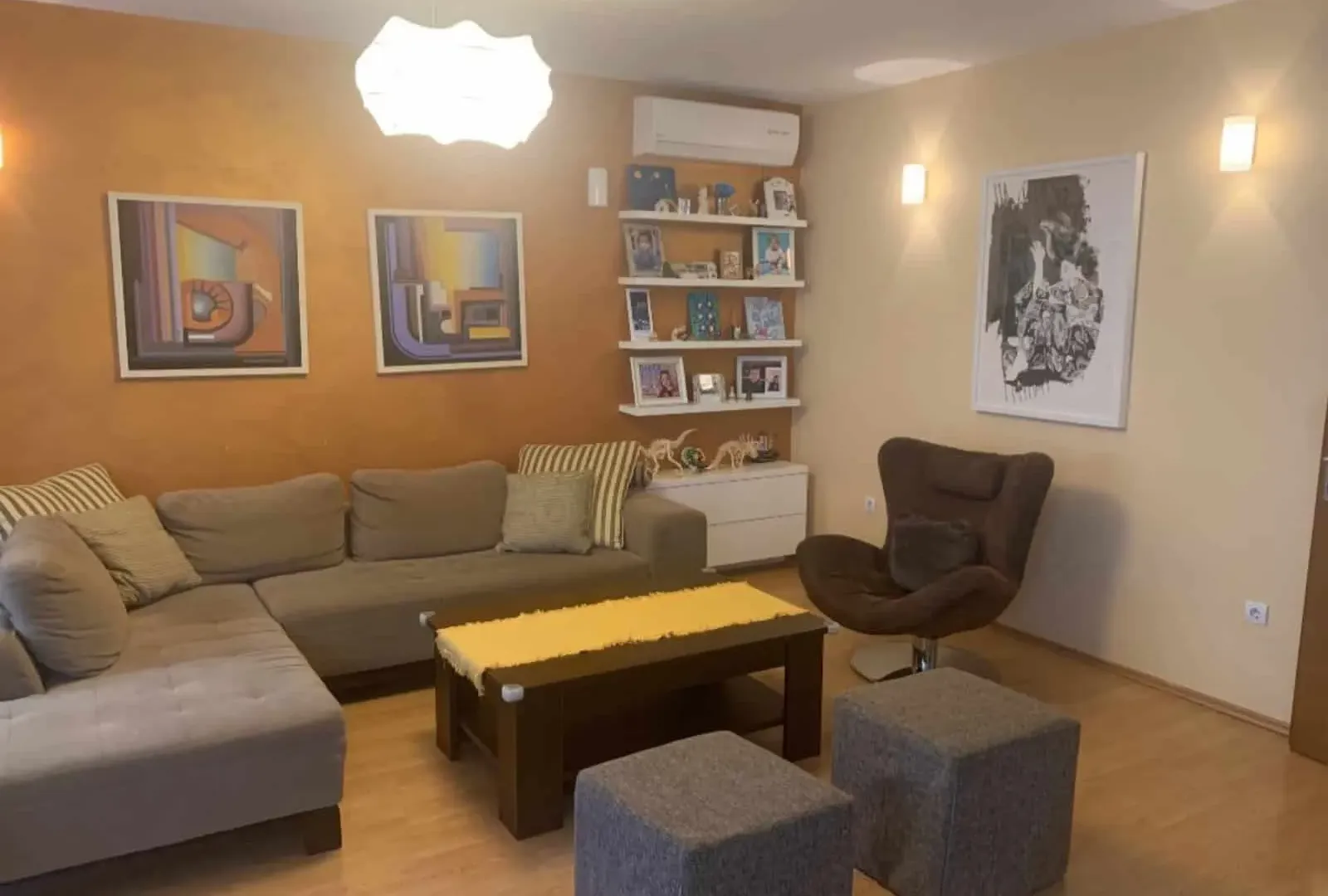 Izdavanje, kuća, 240m², Donja Gorica, Podgorica
