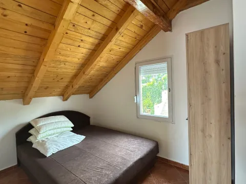 Izdavanje, kuća, 180m², Krašići, Tivat - image 9